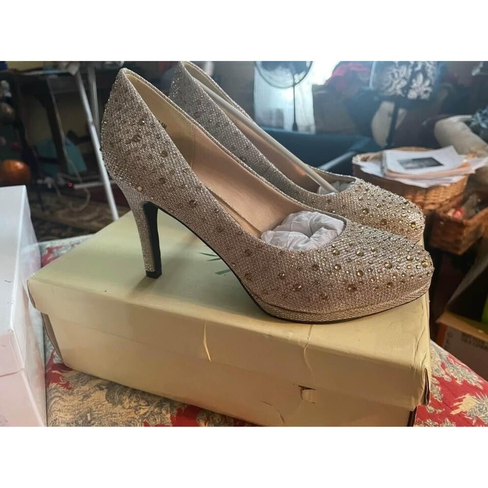 New In Box Annie “Sparkle” Gold Stiletto Heels Size 7.5 M